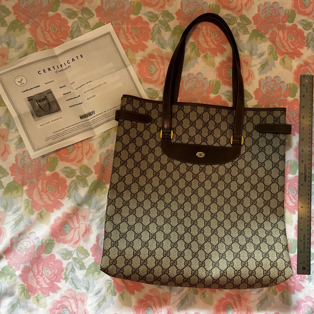 Like new, vintage, Gucci, GG supreme canvas. authentication included.